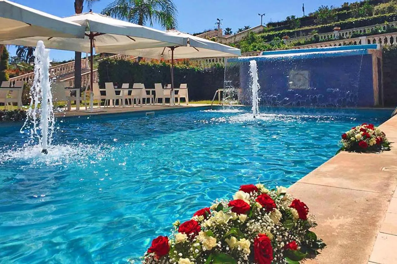 Bungalow In Santa Venerina With Communal Pool Villa 0*,